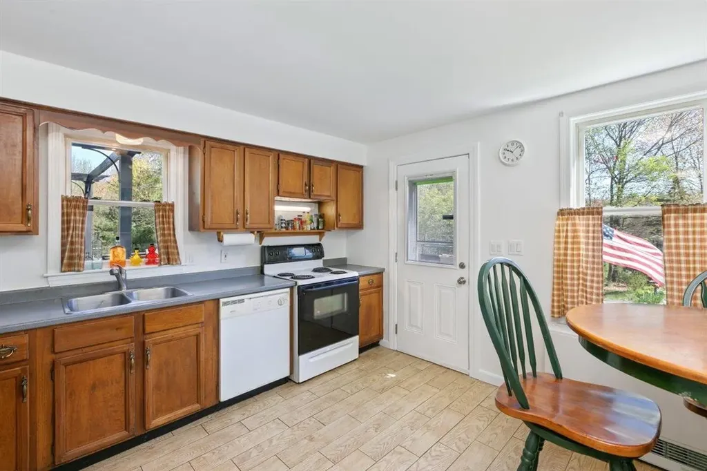 39 Prescott Road Raymond NH 03077