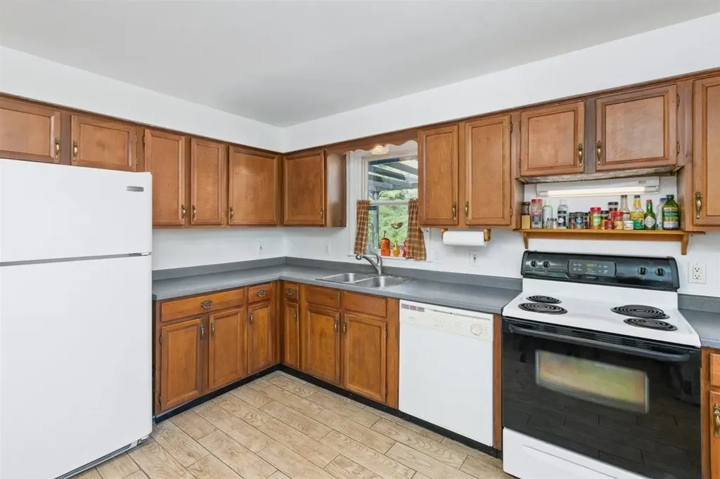 39 Prescott Road Raymond NH 03077
