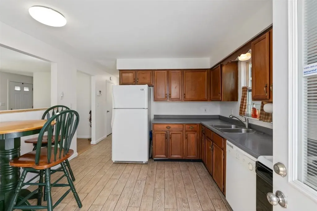 39 Prescott Road Raymond NH 03077