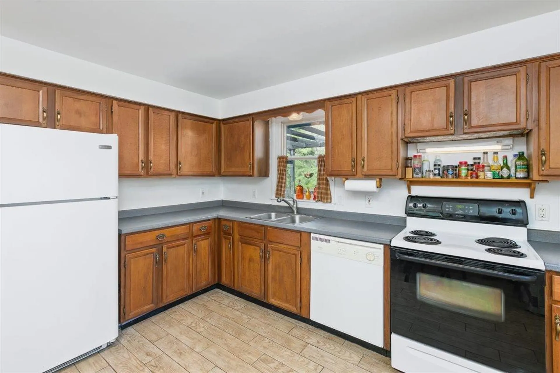 39 Prescott Road Raymond NH 03077