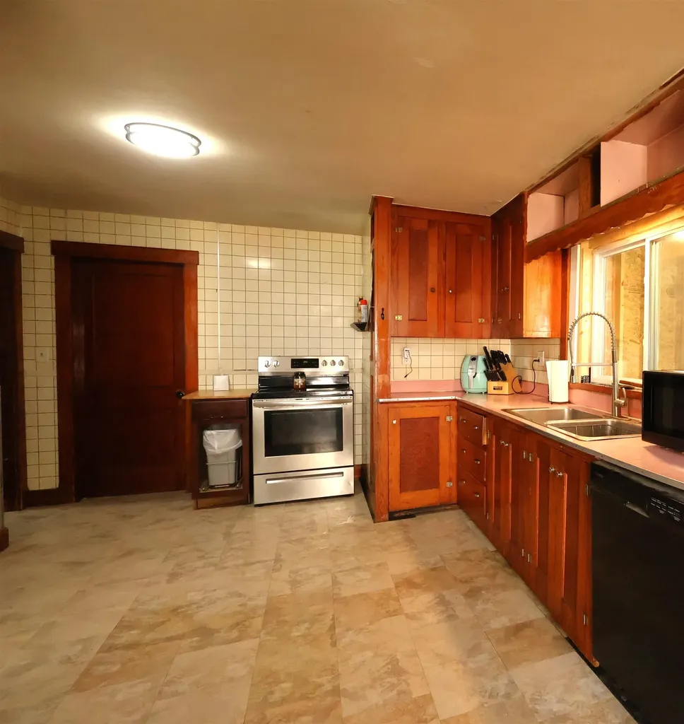 427 Maple Street Hartford VT 05001