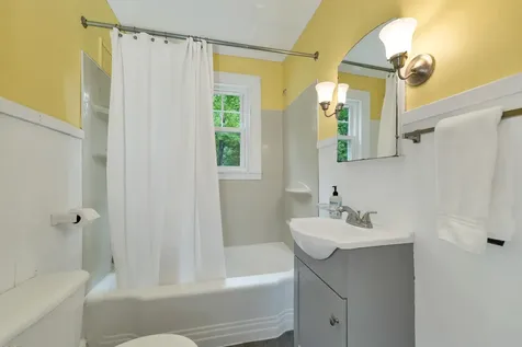 23 Dearborn Avenue Hampton NH 03842