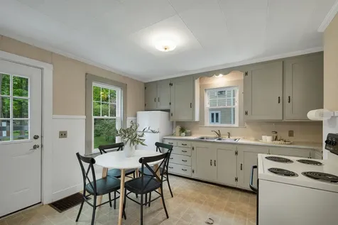 23 Dearborn Avenue Hampton NH 03842