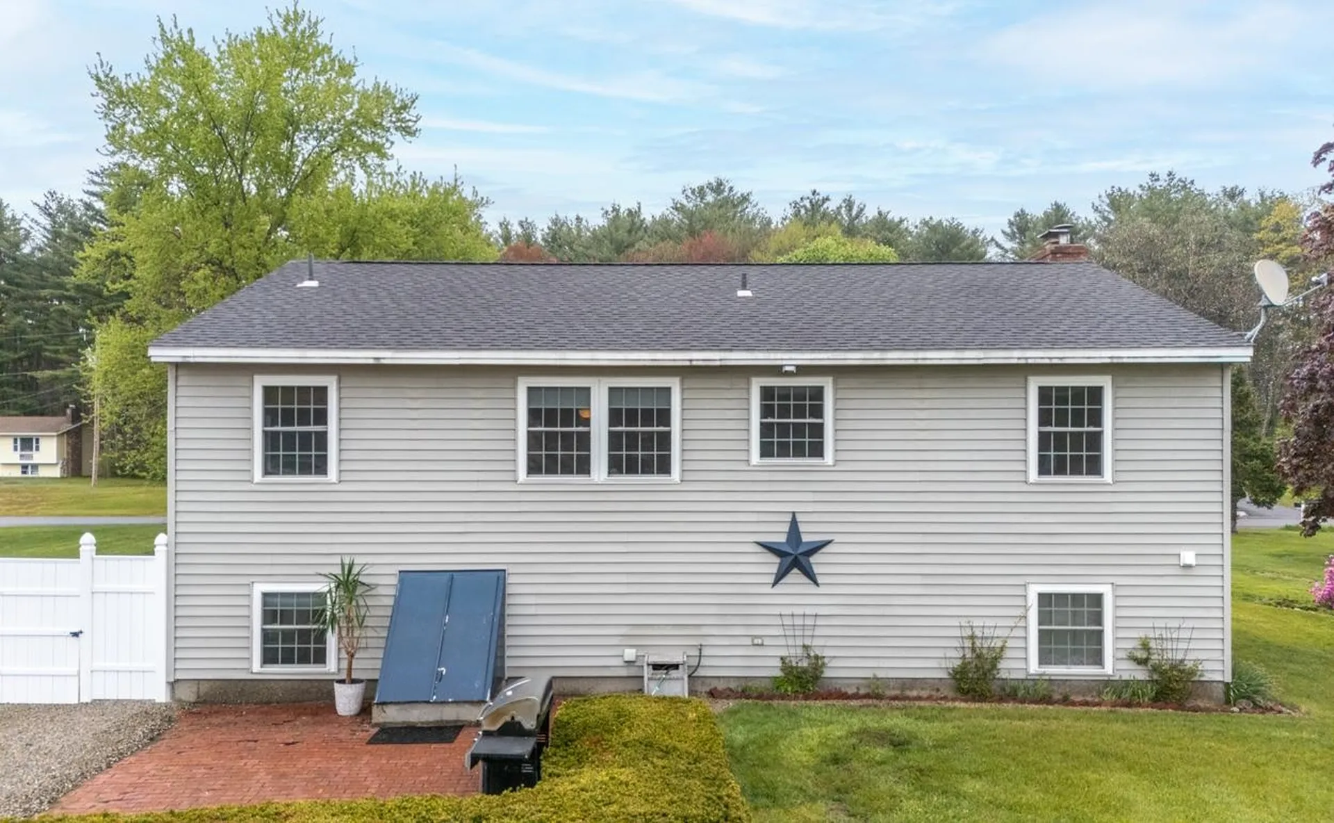 6 Kemo Circle Litchfield NH 03052