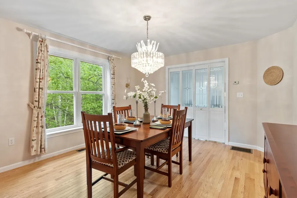 12 Aladdin Road Windham NH 03087