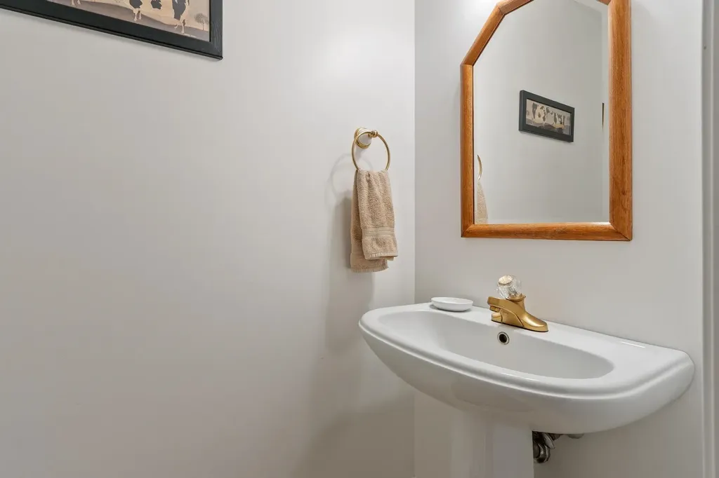 12 Aladdin Road Windham NH 03087