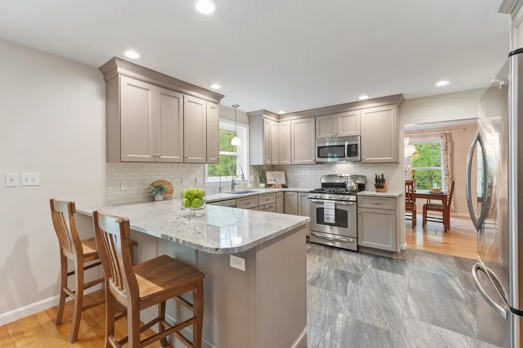 12 Aladdin Road Windham NH 03087