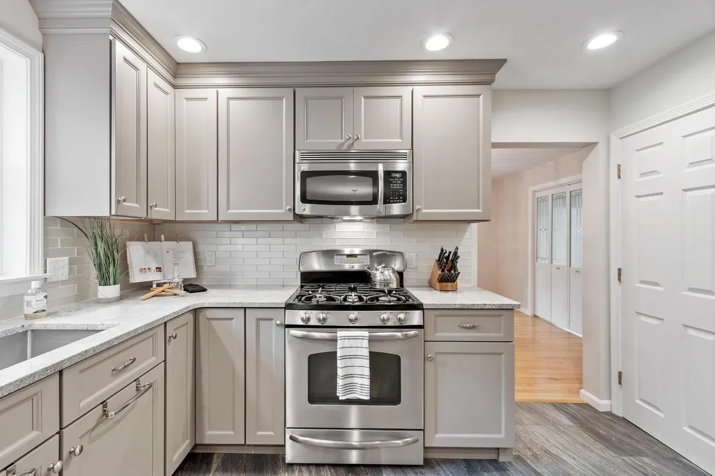 12 Aladdin Road Windham NH 03087