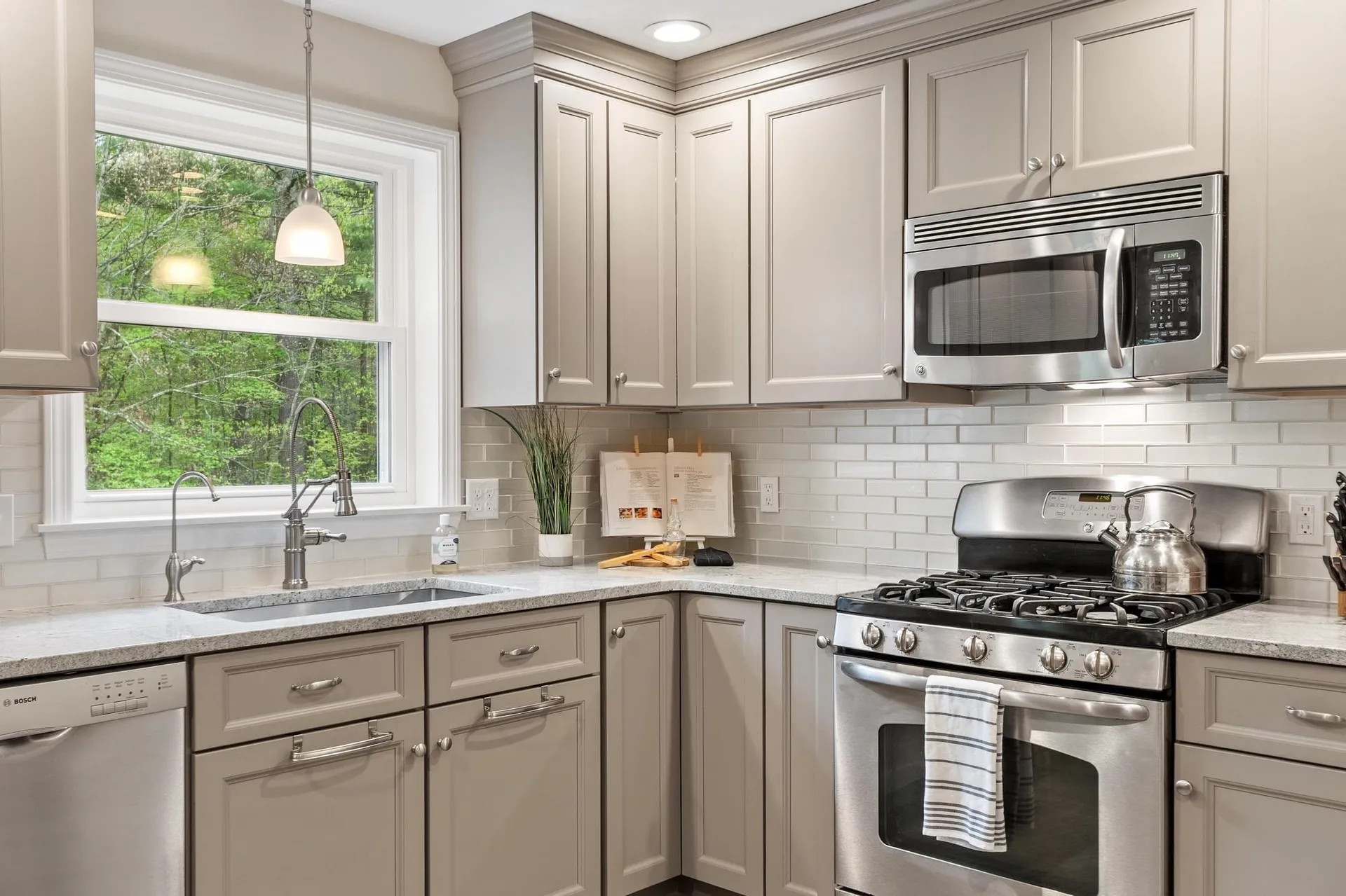 12 Aladdin Road Windham NH 03087