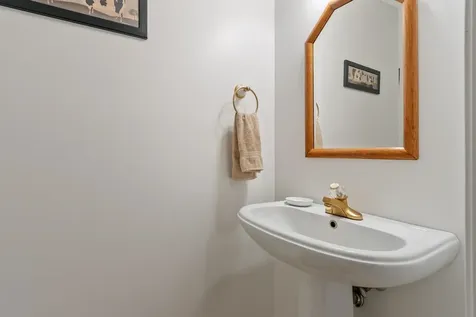 12 Aladdin Road Windham NH 03087