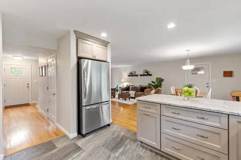 12 Aladdin Road Windham NH 03087