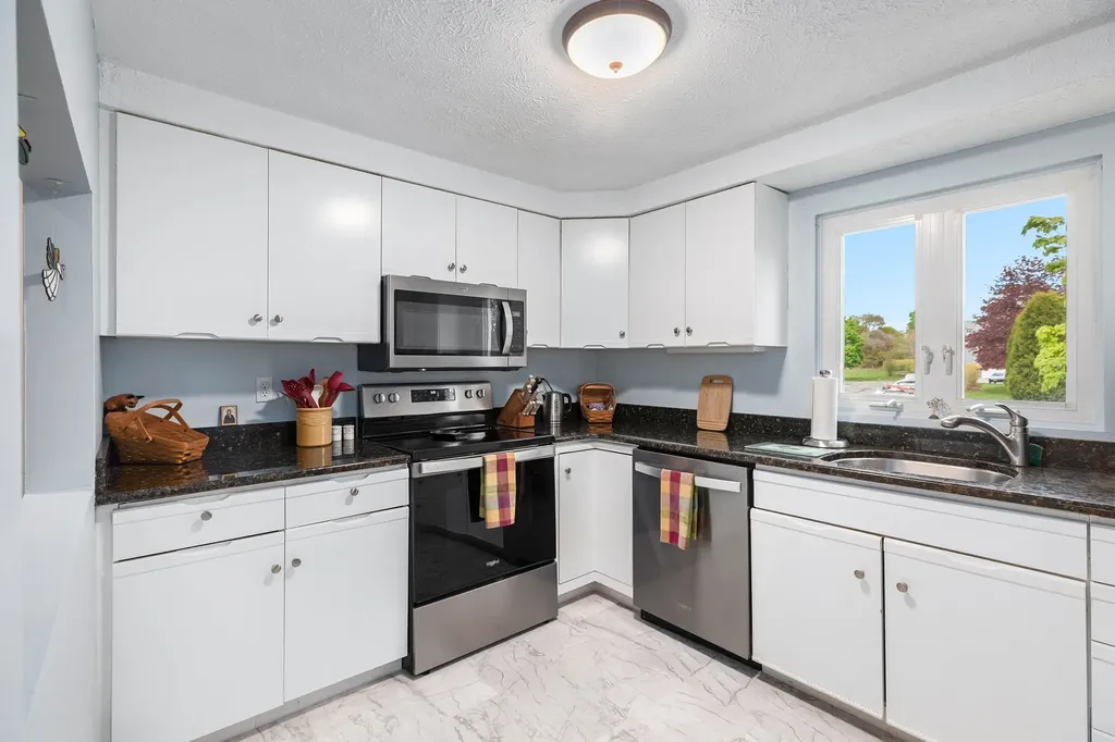 76 Seabury Hampton NH 03842