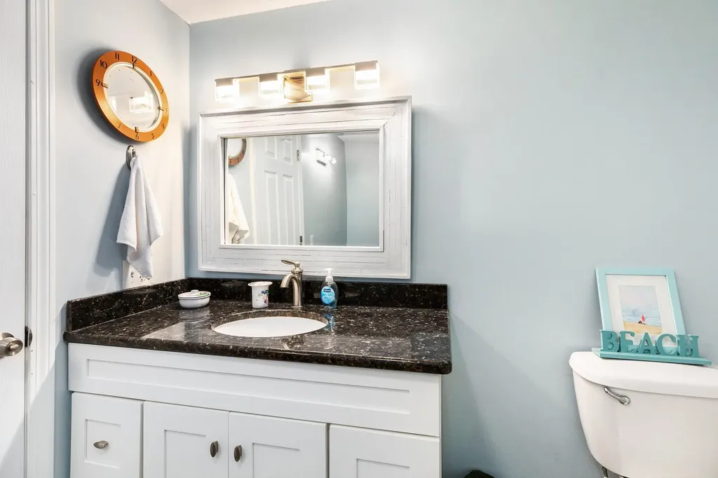 76 Seabury Hampton NH 03842