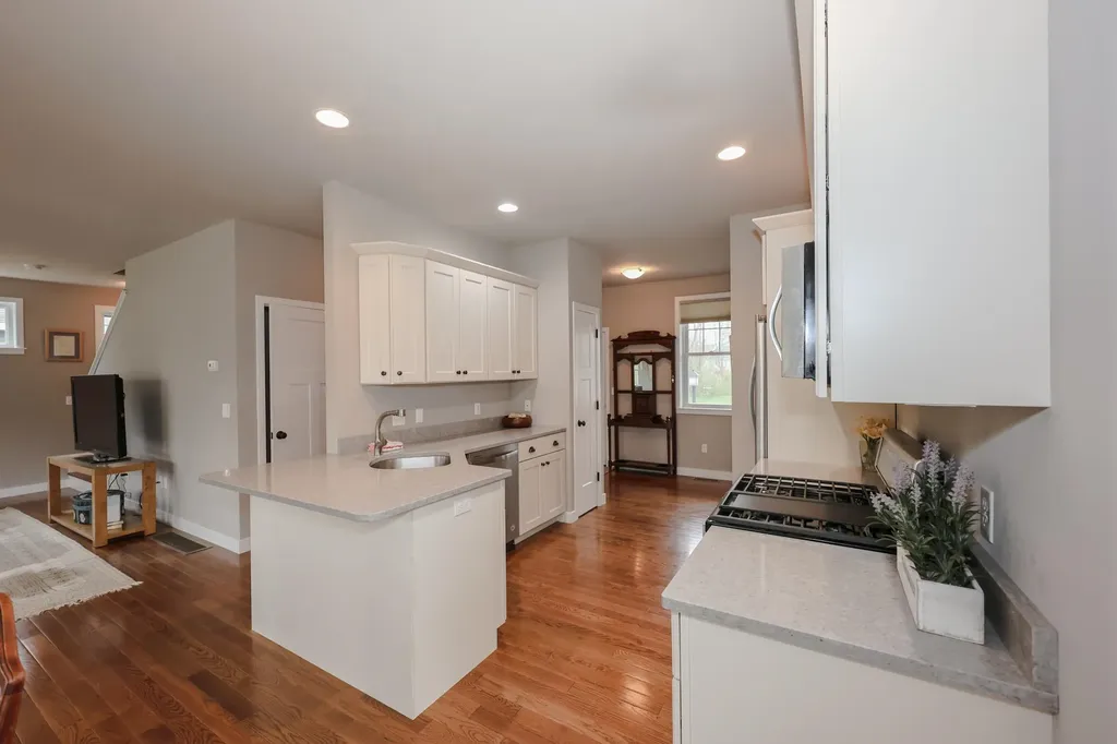 37 Redwood Way Manchester NH 03102