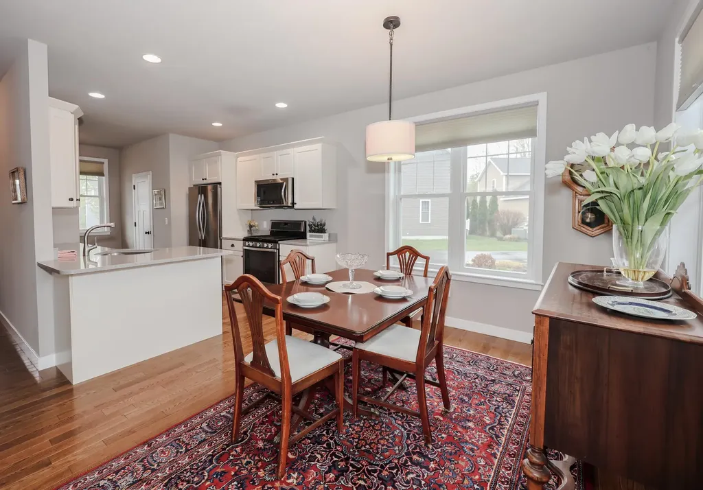37 Redwood Way Manchester NH 03102