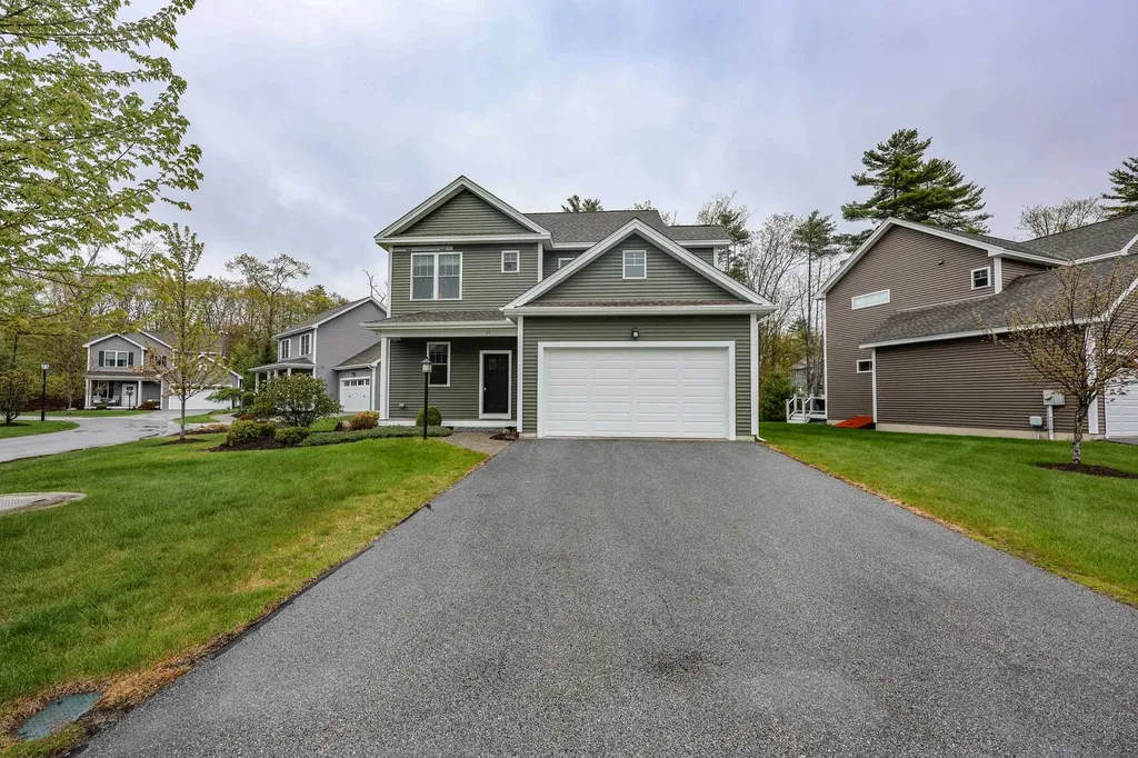 37 Redwood Way Manchester NH 03102