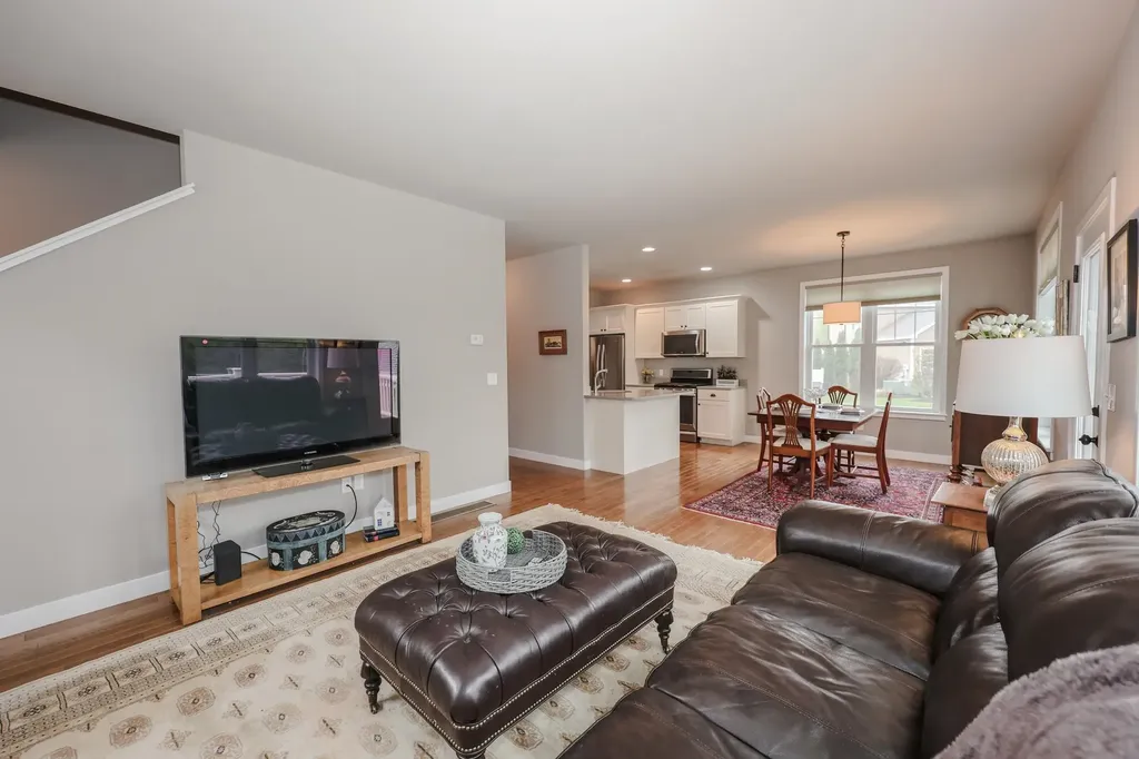 37 Redwood Way Manchester NH 03102
