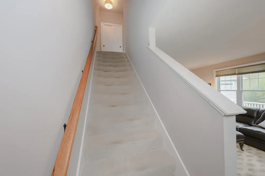 37 Redwood Way Manchester NH 03102