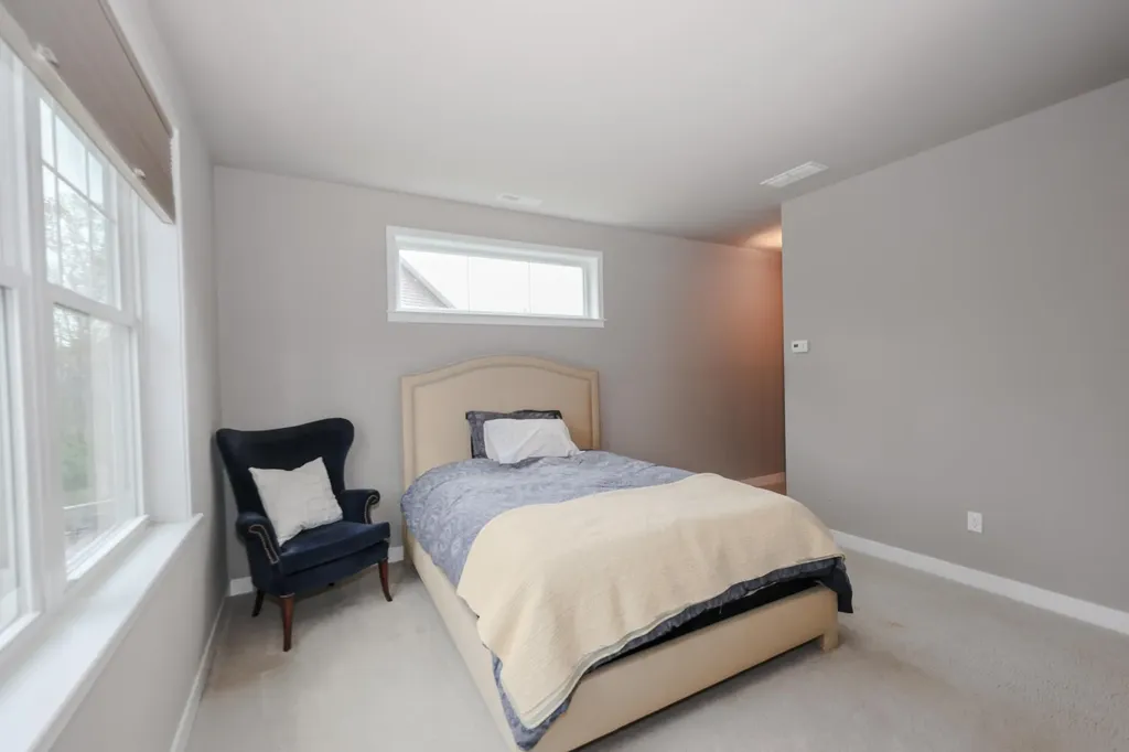 37 Redwood Way Manchester NH 03102