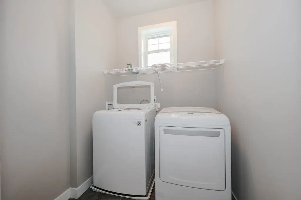 37 Redwood Way Manchester NH 03102