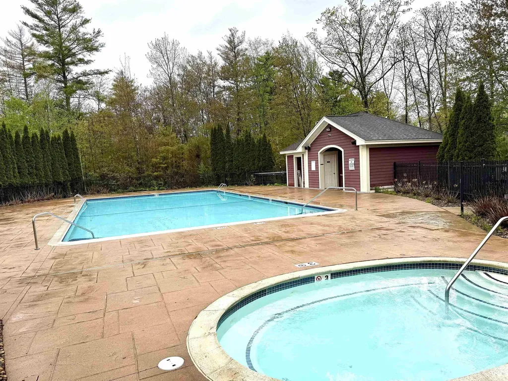 37 Redwood Way Manchester NH 03102