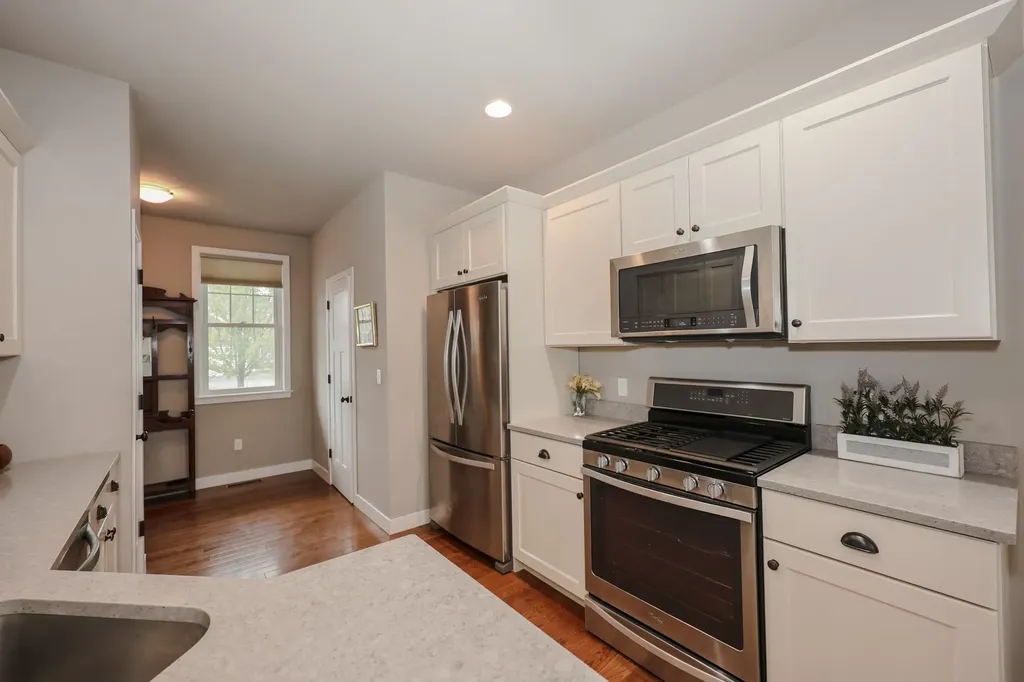 37 Redwood Way Manchester NH 03102