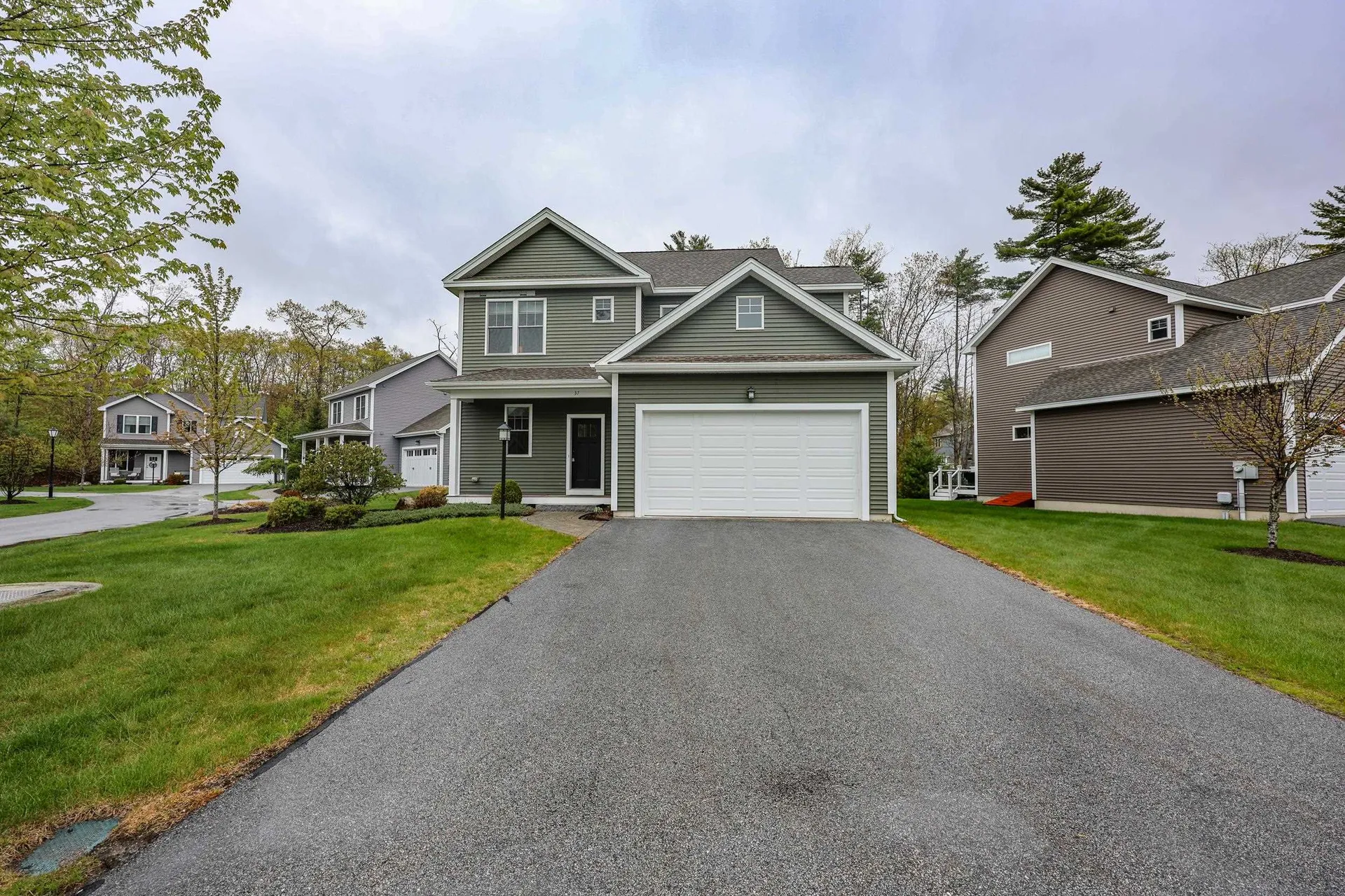 37 Redwood Way Manchester NH 03102