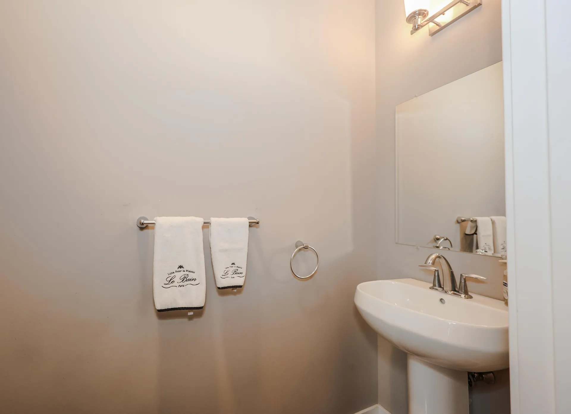 37 Redwood Way Manchester NH 03102