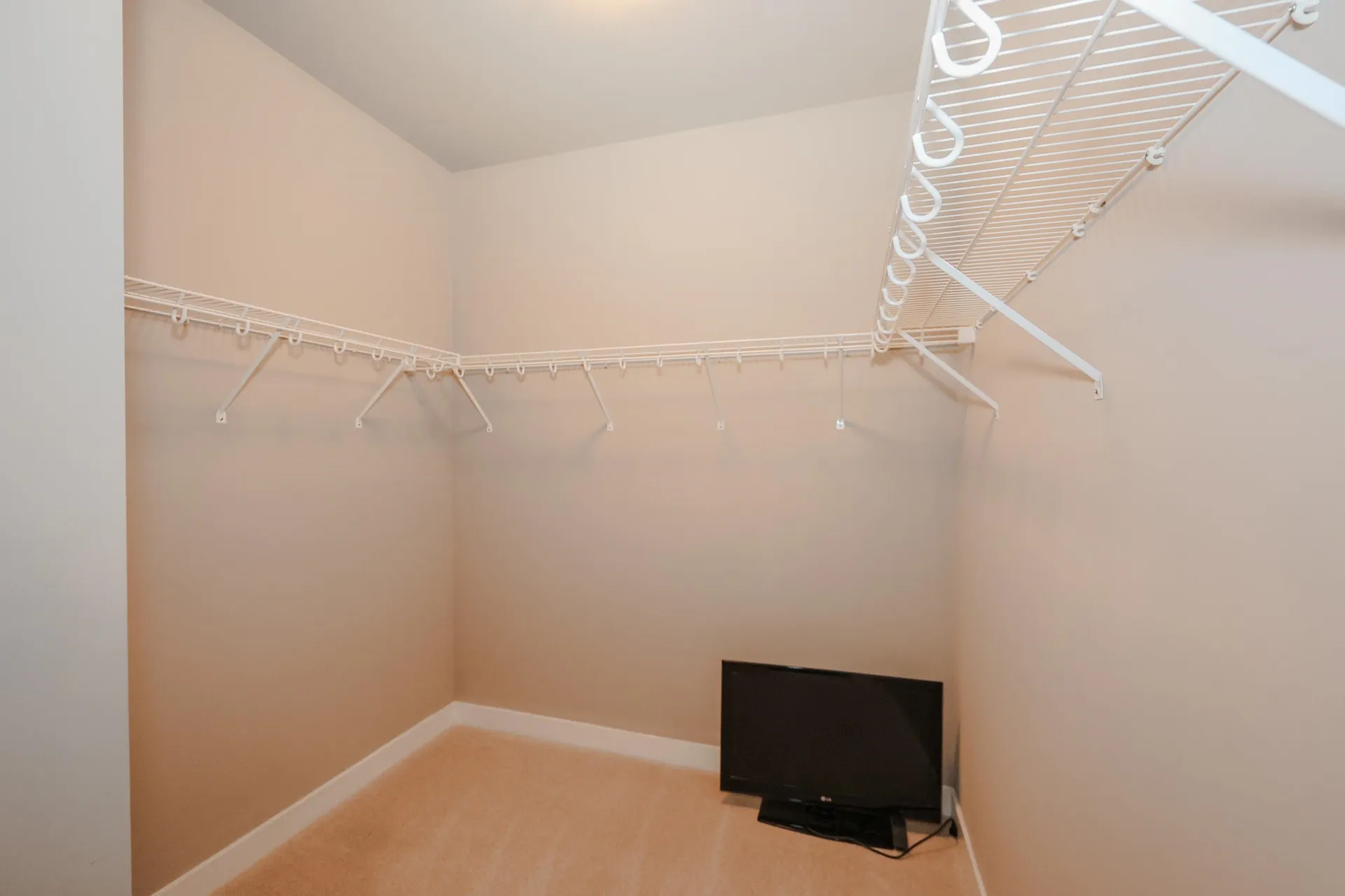 37 Redwood Way Manchester NH 03102
