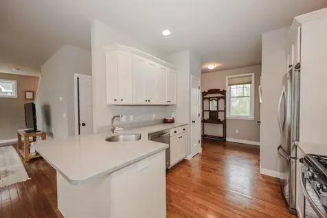37 Redwood Way Manchester NH 03102