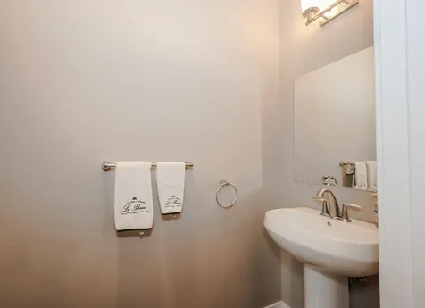 37 Redwood Way Manchester NH 03102