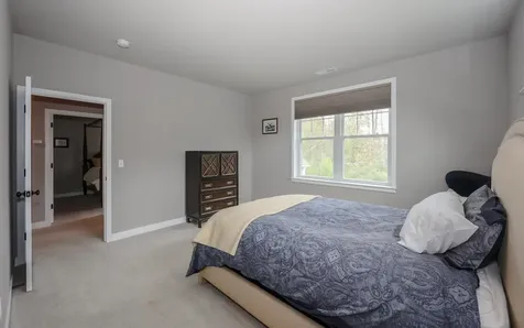 37 Redwood Way Manchester NH 03102