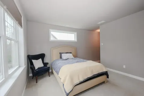 37 Redwood Way Manchester NH 03102