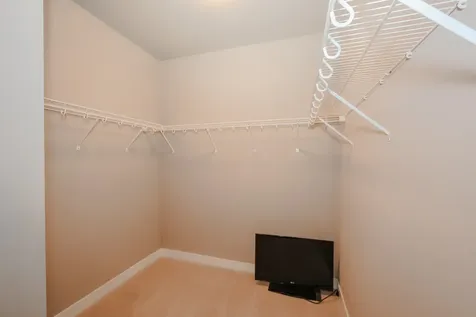 37 Redwood Way Manchester NH 03102