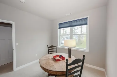 37 Redwood Way Manchester NH 03102