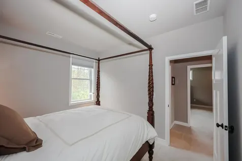 37 Redwood Way Manchester NH 03102