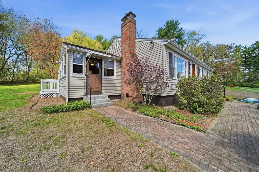 35 Nashua Road Pelham NH 03076