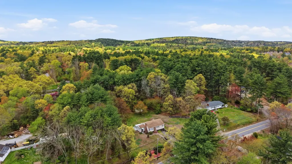 35 Nashua Road Pelham NH 03076