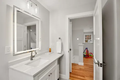 3 Kibrel Court Sandown NH 03873