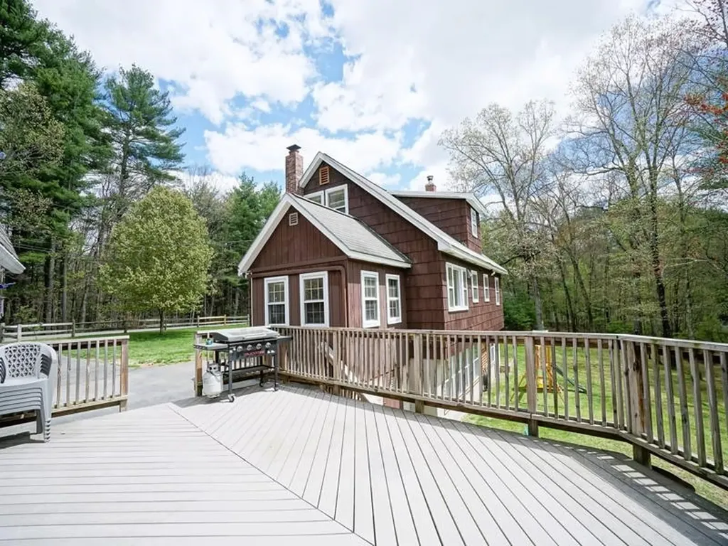 106 Page Road Litchfield NH 03052