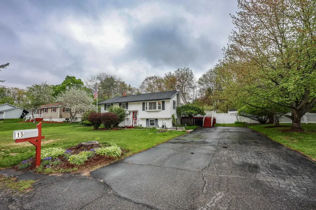15 Raymond Drive Merrimack NH 03054