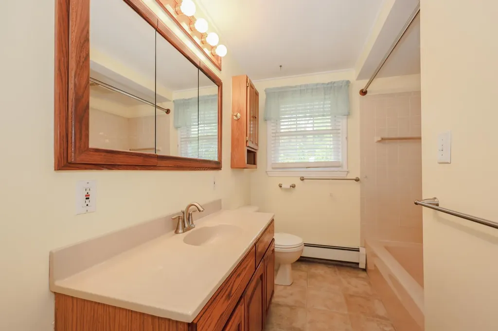 15 Raymond Drive Merrimack NH 03054