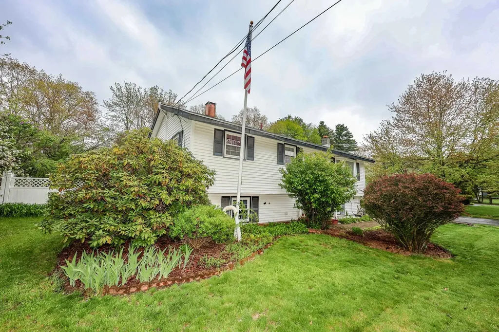 15 Raymond Drive Merrimack NH 03054