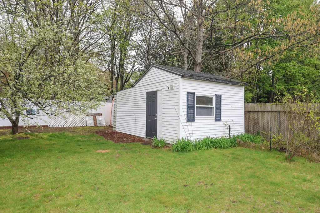 15 Raymond Drive Merrimack NH 03054
