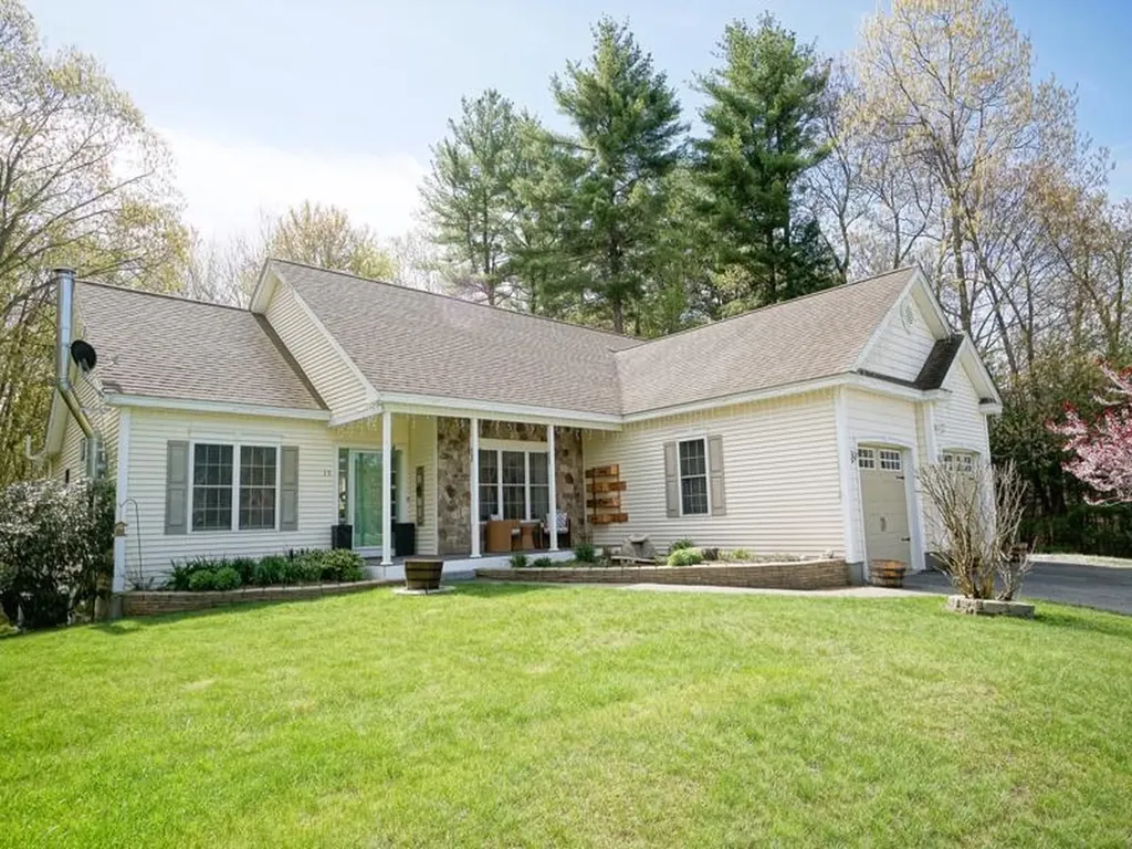 15 Goldfinch Drive Pelham NH 03076