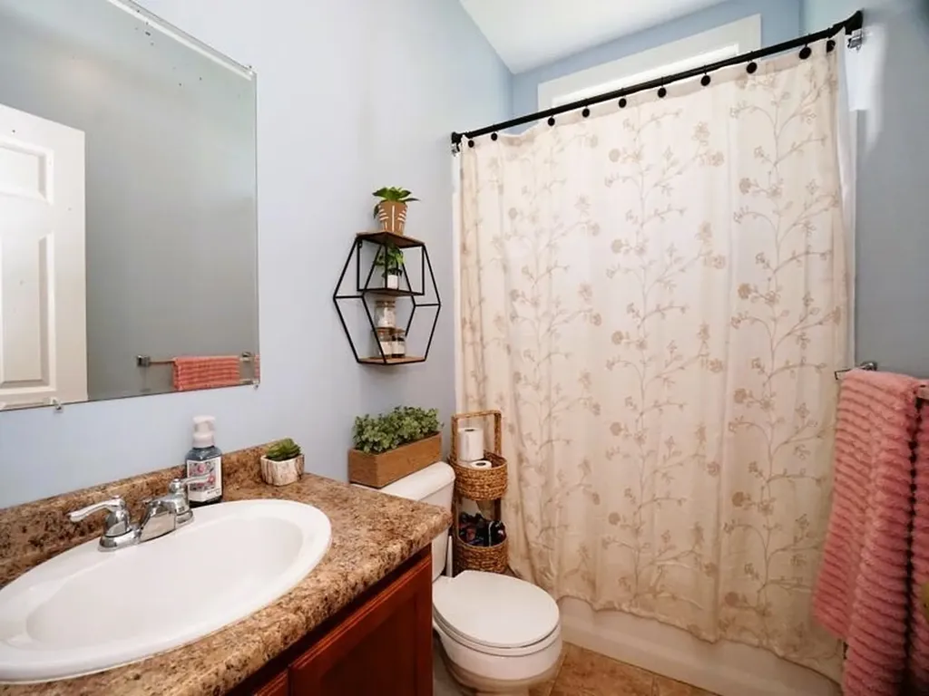 15 Goldfinch Drive Pelham NH 03076