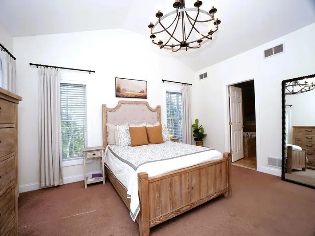 15 Goldfinch Drive Pelham NH 03076