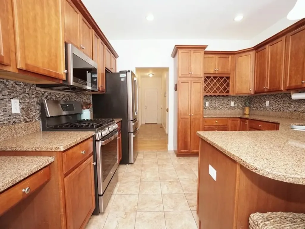15 Goldfinch Drive Pelham NH 03076