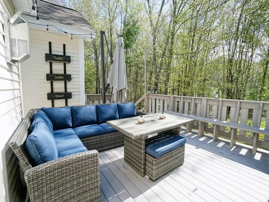 15 Goldfinch Drive Pelham NH 03076