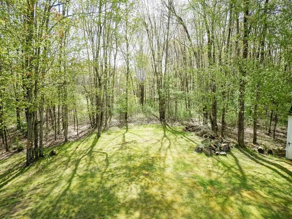 15 Goldfinch Drive Pelham NH 03076
